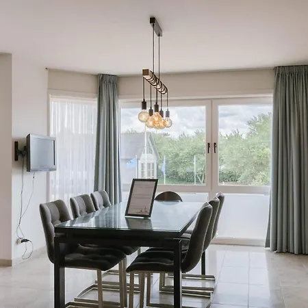 Huswell - Family With Balcony Near Coast 아파트 *